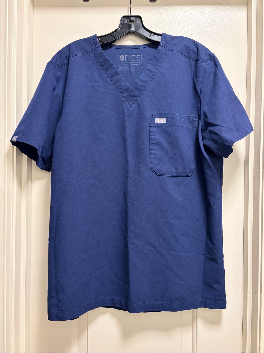 FIGS Men's Navy Leon - Two-Pocket Scrub Top - M